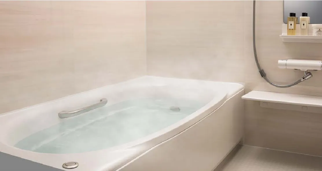お湯を張ったLIXIL AXシリーズの浴槽