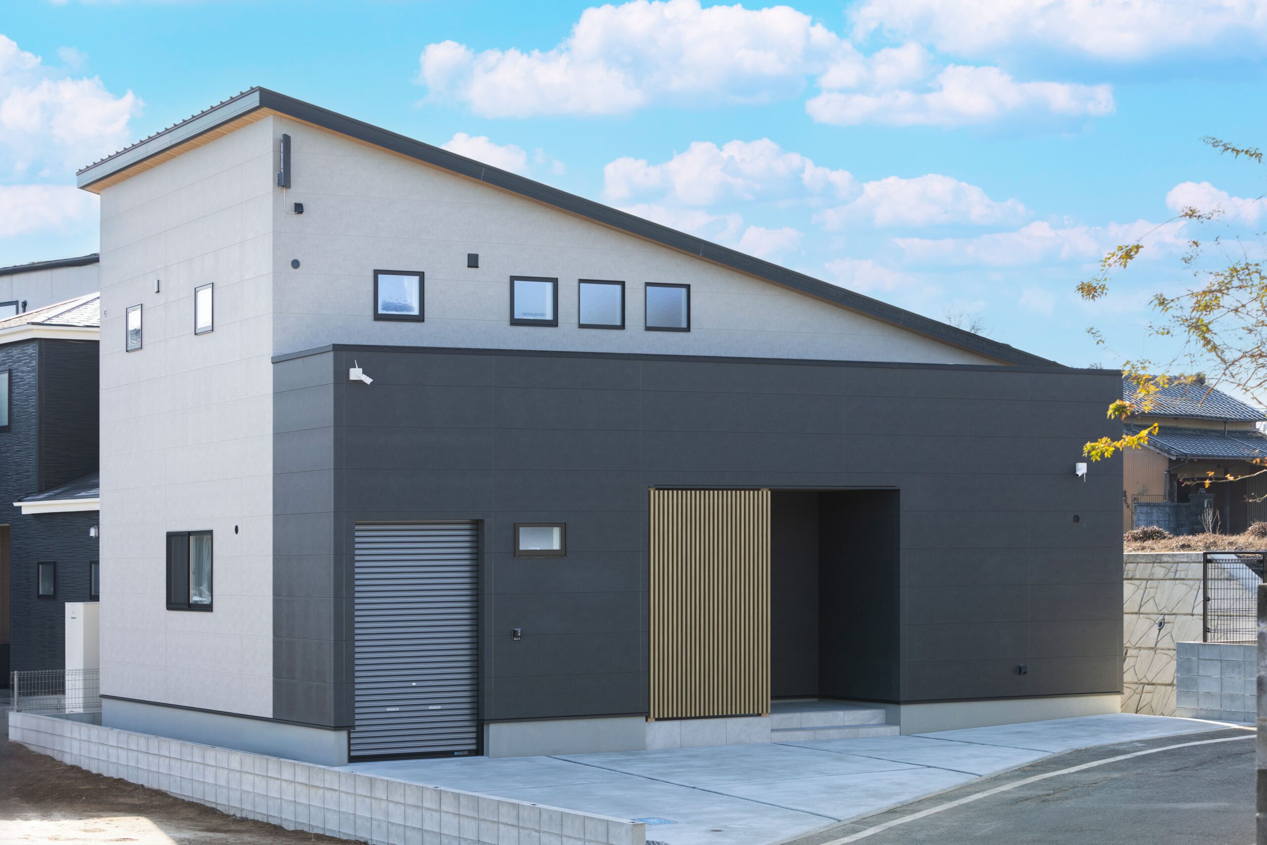 静と美が共存する、モダンデザイン住宅